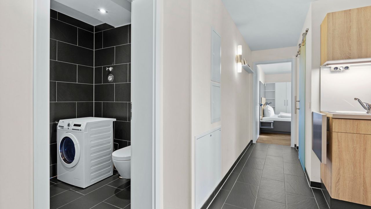 Flur mit Blick zum Badezimmer Flur mit Blick zum Badezimmer